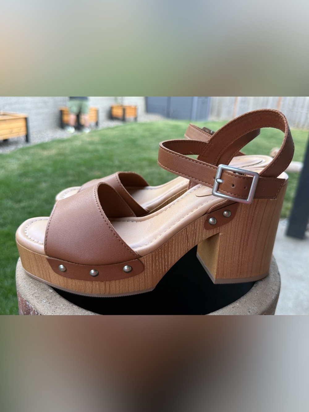 Universal Thread Platform Sandals